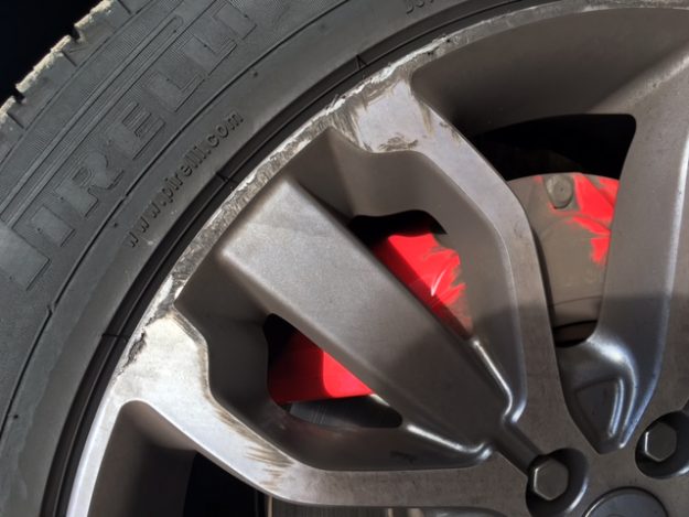 Range Rover Damaged Alloy Curbed Alloy
